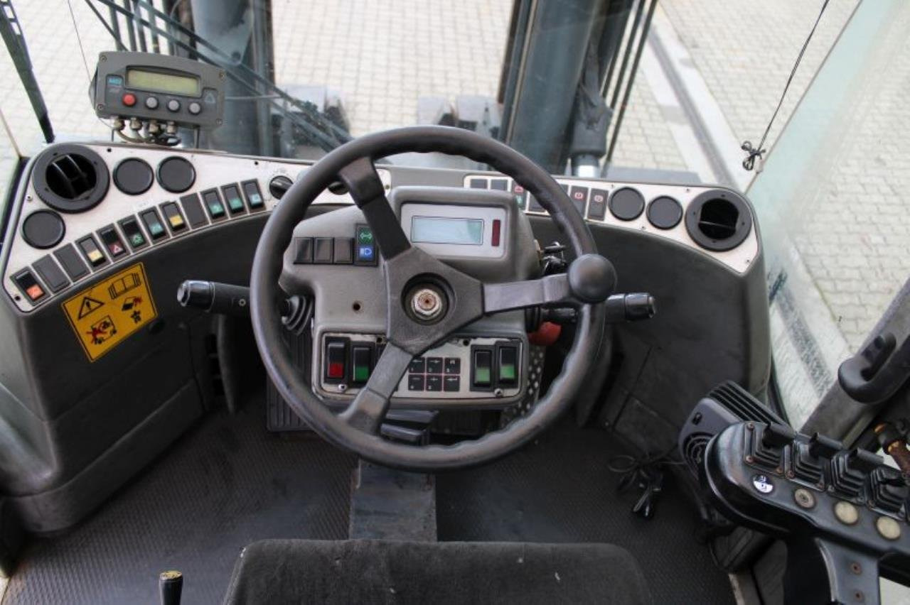 Kalmar DCD160-12 - Dieseltrukki: kuva Kalmar DCD160-12 - Dieseltrukki Kalmar DCD160-12 - Dieseltrukki: kuva Kalmar DCD160-12 - Dieseltrukki