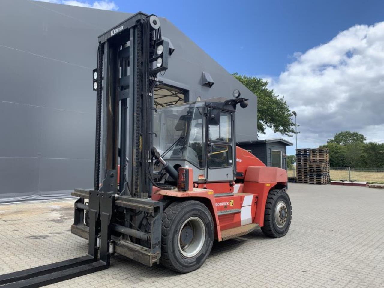 Kalmar DCE100-6 - Dieseltrukki: kuva Kalmar DCE100-6 - Dieseltrukki Kalmar DCE100-6 - Dieseltrukki: kuva Kalmar DCE100-6 - Dieseltrukki