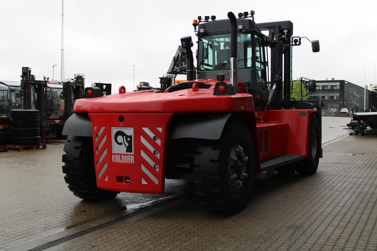 Kalmar DCG330-12LB - Konttien käsittelylaitteet: kuva Kalmar DCG330-12LB - Konttien käsittelylaitteet Kalmar DCG330-12LB - Konttien käsittelylaitteet: kuva Kalmar DCG330-12LB - Konttien käsittelylaitteet