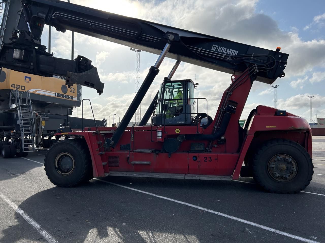 Kalmar DRG450-65S5 - Konttikurottajat: kuva Kalmar DRG450-65S5 - Konttikurottajat Kalmar DRG450-65S5 - Konttikurottajat: kuva Kalmar DRG450-65S5 - Konttikurottajat