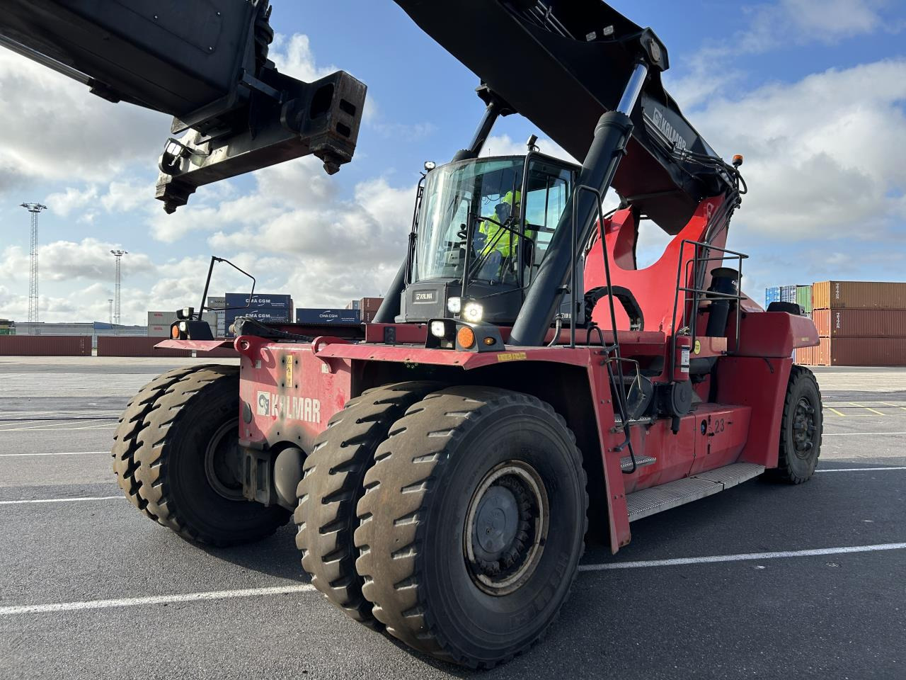 Kalmar DRG450-65S5 - Konttikurottajat: kuva Kalmar DRG450-65S5 - Konttikurottajat Kalmar DRG450-65S5 - Konttikurottajat: kuva Kalmar DRG450-65S5 - Konttikurottajat