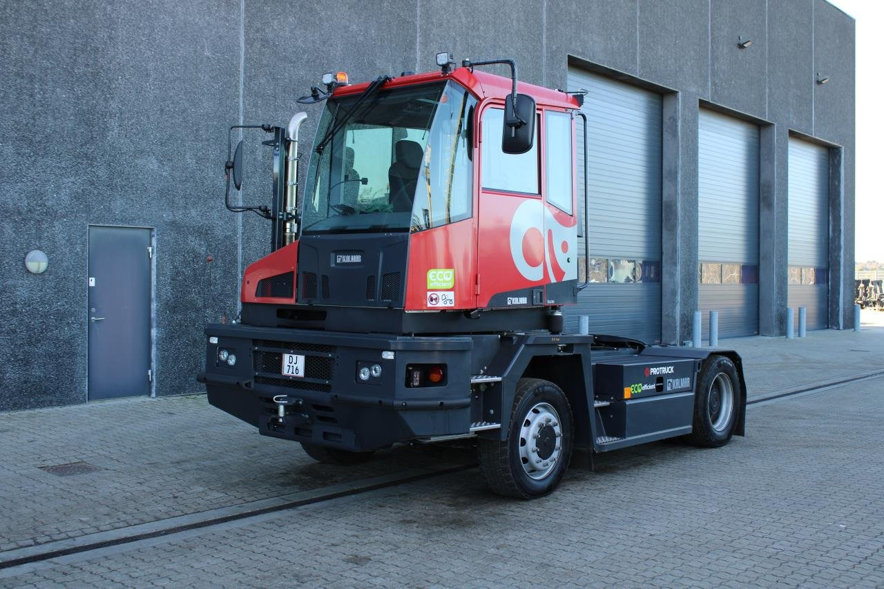 Kalmar TRL618I 4X4 - Terminaalitraktori: kuva Kalmar TRL618I 4X4 - Terminaalitraktori Kalmar TRL618I 4X4 - Terminaalitraktori: kuva Kalmar TRL618I 4X4 - Terminaalitraktori