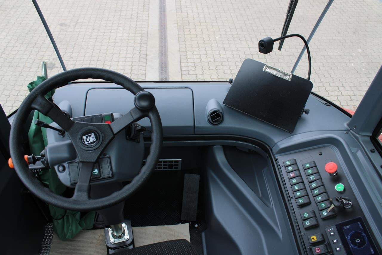 Kalmar TRL618I 4X4 - Terminaalitraktori: kuva Kalmar TRL618I 4X4 - Terminaalitraktori Kalmar TRL618I 4X4 - Terminaalitraktori: kuva Kalmar TRL618I 4X4 - Terminaalitraktori