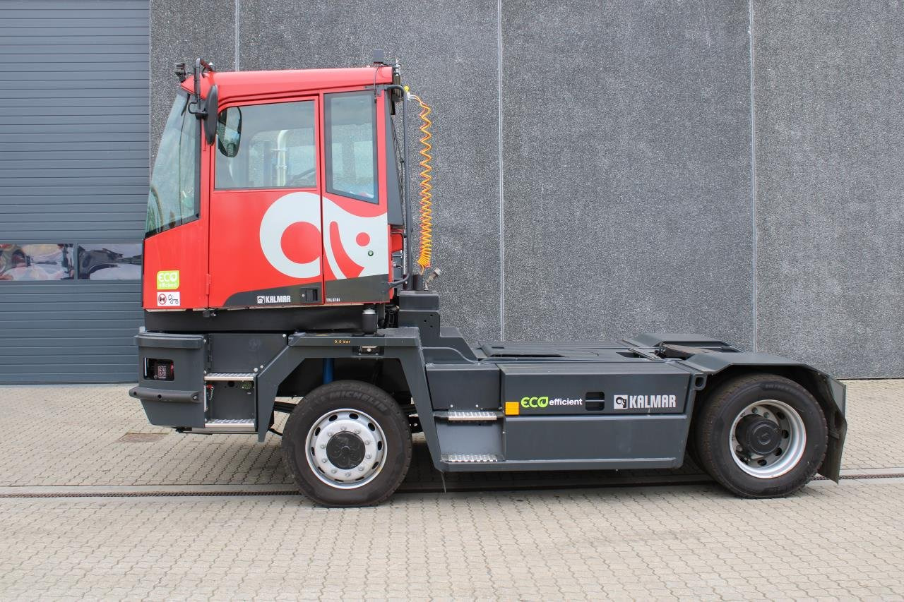 Kalmar TRL618I 4X4 - Terminaalitraktori: kuva Kalmar TRL618I 4X4 - Terminaalitraktori Kalmar TRL618I 4X4 - Terminaalitraktori: kuva Kalmar TRL618I 4X4 - Terminaalitraktori