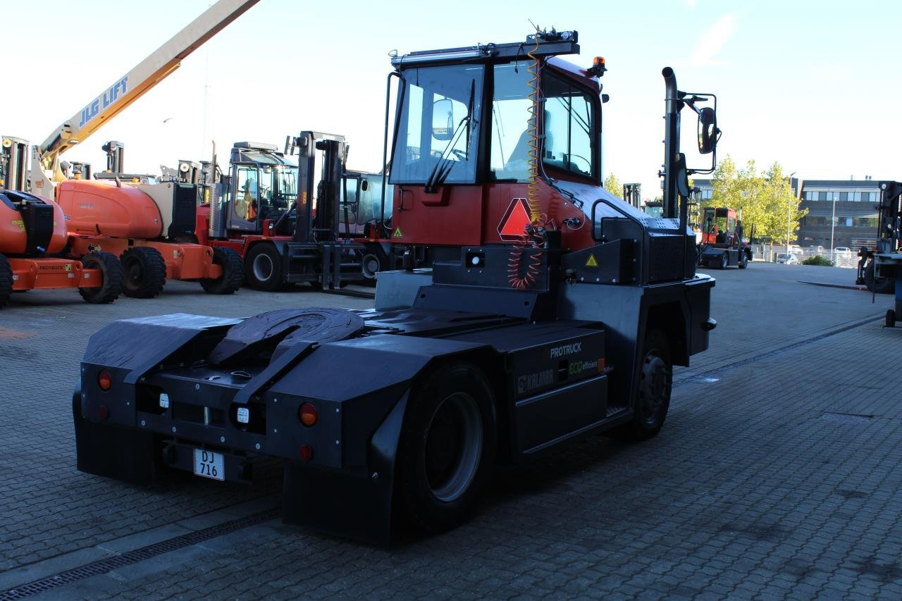 Kalmar TRL618I 4X4 - Terminaalitraktori: kuva Kalmar TRL618I 4X4 - Terminaalitraktori Kalmar TRL618I 4X4 - Terminaalitraktori: kuva Kalmar TRL618I 4X4 - Terminaalitraktori