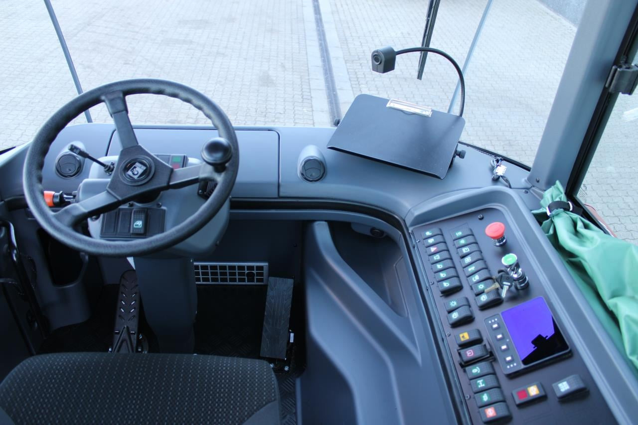 Kalmar TRL618I 4X4 - Terminaalitraktori: kuva Kalmar TRL618I 4X4 - Terminaalitraktori Kalmar TRL618I 4X4 - Terminaalitraktori: kuva Kalmar TRL618I 4X4 - Terminaalitraktori