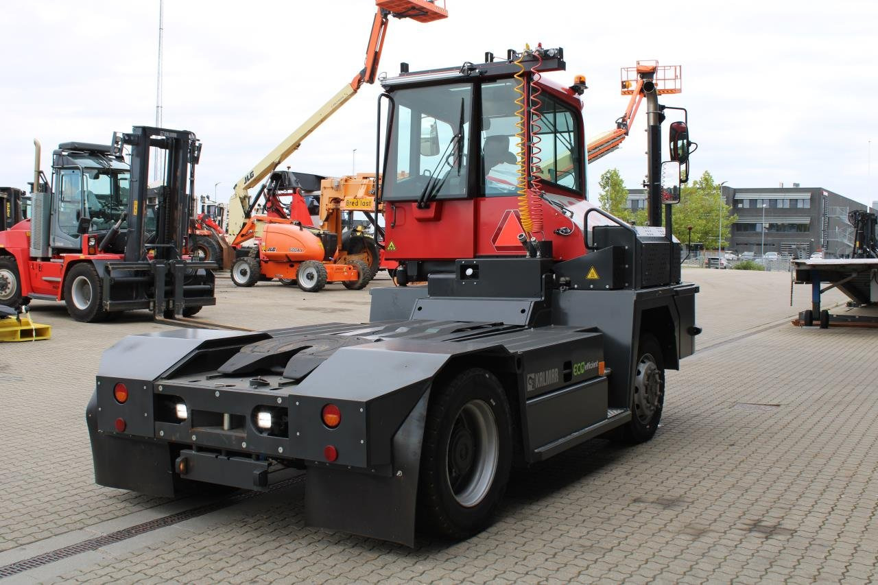 Kalmar TRL618I 4X4 - Terminaalitraktori: kuva Kalmar TRL618I 4X4 - Terminaalitraktori Kalmar TRL618I 4X4 - Terminaalitraktori: kuva Kalmar TRL618I 4X4 - Terminaalitraktori