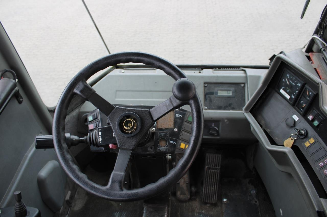 Kalmar TRX242 - Terminaalitraktori: kuva Kalmar TRX242 - Terminaalitraktori Kalmar TRX242 - Terminaalitraktori: kuva Kalmar TRX242 - Terminaalitraktori