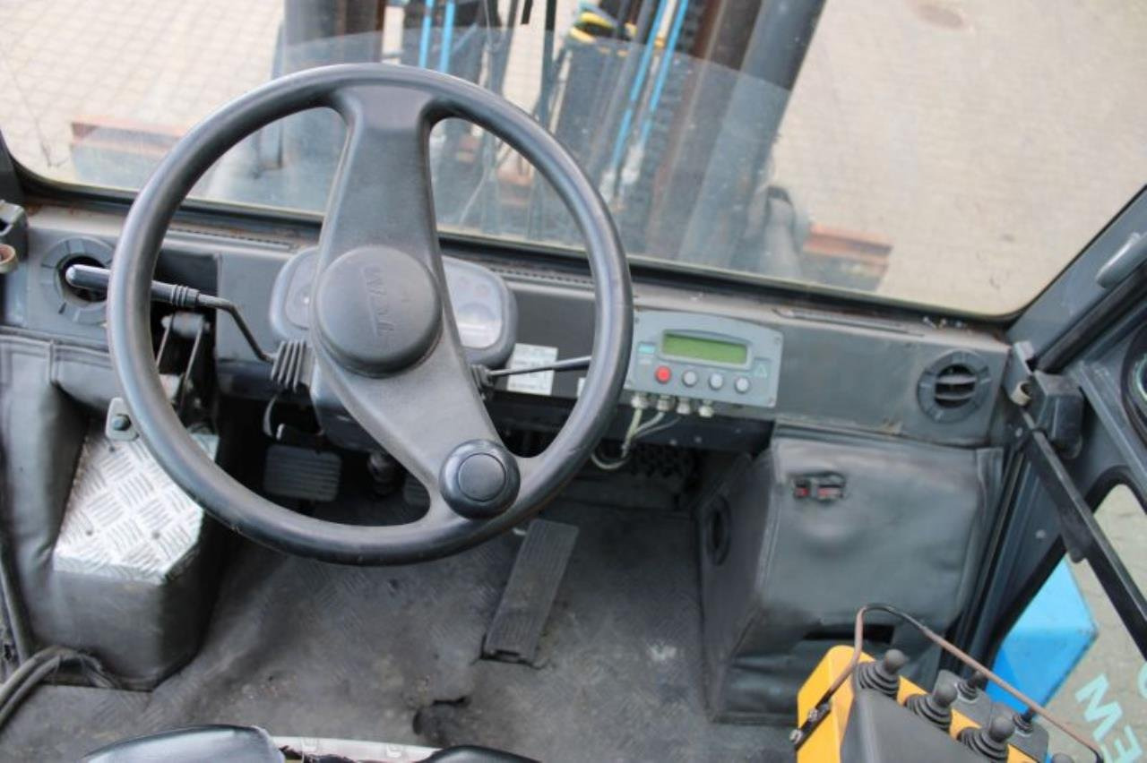 TCM FD80 - Dieseltrukki: kuva TCM FD80 - Dieseltrukki TCM FD80 - Dieseltrukki: kuva TCM FD80 - Dieseltrukki