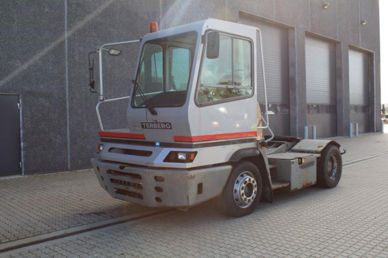 Terberg YT182 - Terminaalitraktori: kuva Terberg YT182 - Terminaalitraktori Terberg YT182 - Terminaalitraktori: kuva Terberg YT182 - Terminaalitraktori