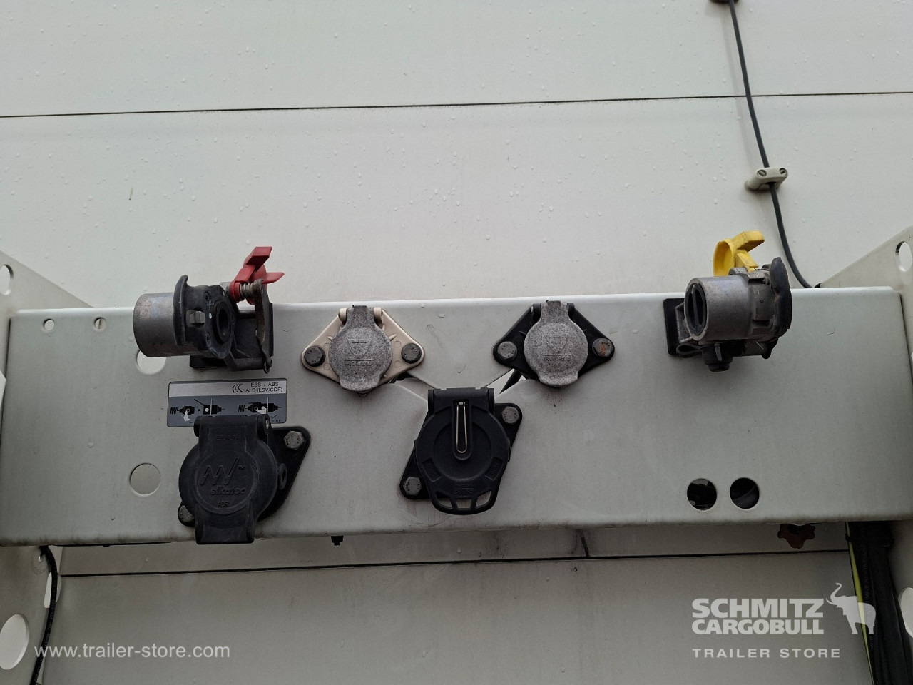 SCHMITZ Auflieger Curtainsider Standard - Pressukapellipuoliperävaunu: kuva SCHMITZ Auflieger Curtainsider Standard - Pressukapellipuoliperävaunu SCHMITZ Auflieger Curtainsider Standard - Pressukapellipuoliperävaunu: kuva SCHMITZ Auflieger Curtainsider Standard - Pressukapellipuoliperävaunu