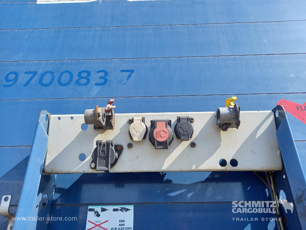 SCHMITZ Auflieger Curtainsider Standard - Pressukapellipuoliperävaunu: kuva SCHMITZ Auflieger Curtainsider Standard - Pressukapellipuoliperävaunu SCHMITZ Auflieger Curtainsider Standard - Pressukapellipuoliperävaunu: kuva SCHMITZ Auflieger Curtainsider Standard - Pressukapellipuoliperävaunu