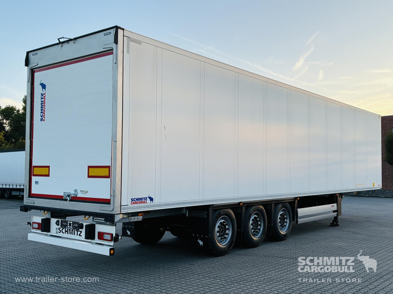 SCHMITZ Auflieger Frischdienst Standard Roller shutter - Refrigeraattori puoliperävaunu: kuva SCHMITZ Auflieger Frischdienst Standard Roller shutter - Refrigeraattori puoliperävaunu SCHMITZ Auflieger Frischdienst Standard Roller shutter - Refrigeraattori puoliperävaunu: kuva SCHMITZ Auflieger Frischdienst Standard Roller shutter - Refrigeraattori puoliperävaunu