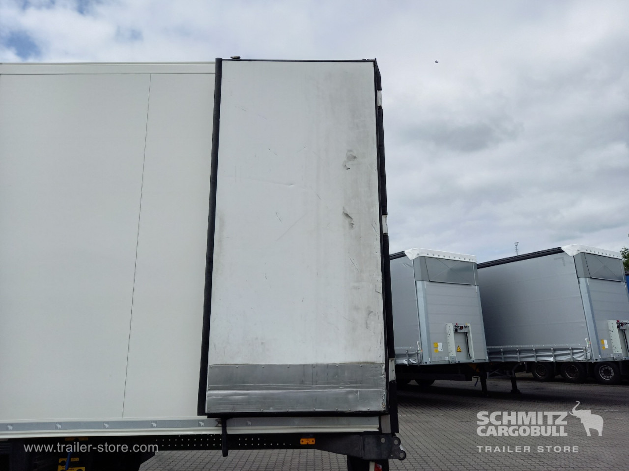 SCHMITZ Auflieger Tiefkühler Multitemp - Isoterminen puoliperävaunu: kuva SCHMITZ Auflieger Tiefkühler Multitemp - Isoterminen puoliperävaunu SCHMITZ Auflieger Tiefkühler Multitemp - Isoterminen puoliperävaunu: kuva SCHMITZ Auflieger Tiefkühler Multitemp - Isoterminen puoliperävaunu
