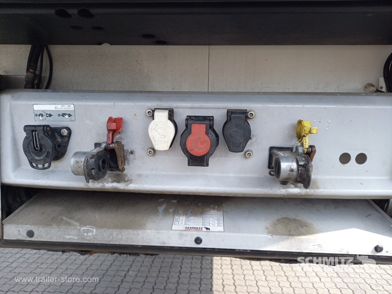 SCHMITZ Auflieger Tiefkühler Standard Double deck - Isoterminen puoliperävaunu: kuva SCHMITZ Auflieger Tiefkühler Standard Double deck - Isoterminen puoliperävaunu SCHMITZ Auflieger Tiefkühler Standard Double deck - Isoterminen puoliperävaunu: kuva SCHMITZ Auflieger Tiefkühler Standard Double deck - Isoterminen puoliperävaunu