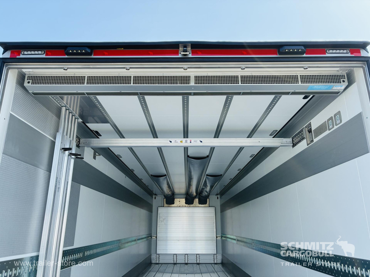SCHMITZ Auflieger Tiefkühler Standard Taillift - Isoterminen puoliperävaunu: kuva SCHMITZ Auflieger Tiefkühler Standard Taillift - Isoterminen puoliperävaunu SCHMITZ Auflieger Tiefkühler Standard Taillift - Isoterminen puoliperävaunu: kuva SCHMITZ Auflieger Tiefkühler Standard Taillift - Isoterminen puoliperävaunu