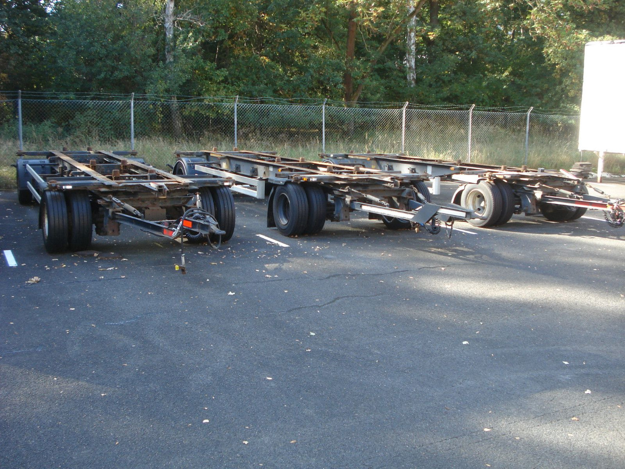 Krone AZ 18 A Drehschemel Zwillingsbereift! - Konttialus/ Vaihtokuormatilat perävaunu: kuva Krone AZ 18 A Drehschemel Zwillingsbereift! - Konttialus/ Vaihtokuormatilat perävaunu Krone AZ 18 A Drehschemel Zwillingsbereift! - Konttialus/ Vaihtokuormatilat perävaunu: kuva Krone AZ 18 A Drehschemel Zwillingsbereift! - Konttialus/ Vaihtokuormatilat perävaunu