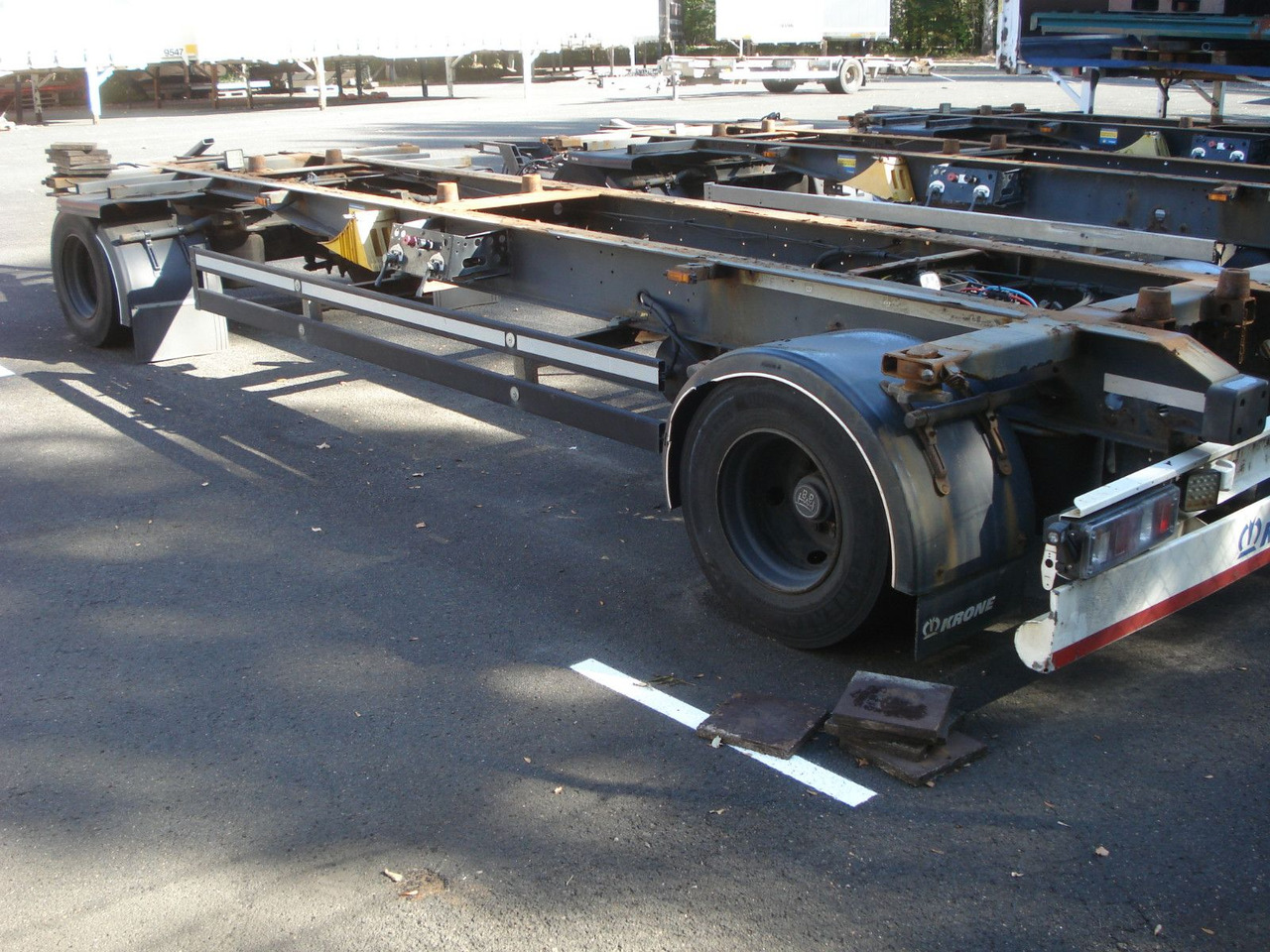 Krone AZ 18 A Drehschemel Zwillingsbereift! - Konttialus/ Vaihtokuormatilat perävaunu: kuva Krone AZ 18 A Drehschemel Zwillingsbereift! - Konttialus/ Vaihtokuormatilat perävaunu Krone AZ 18 A Drehschemel Zwillingsbereift! - Konttialus/ Vaihtokuormatilat perävaunu: kuva Krone AZ 18 A Drehschemel Zwillingsbereift! - Konttialus/ Vaihtokuormatilat perävaunu