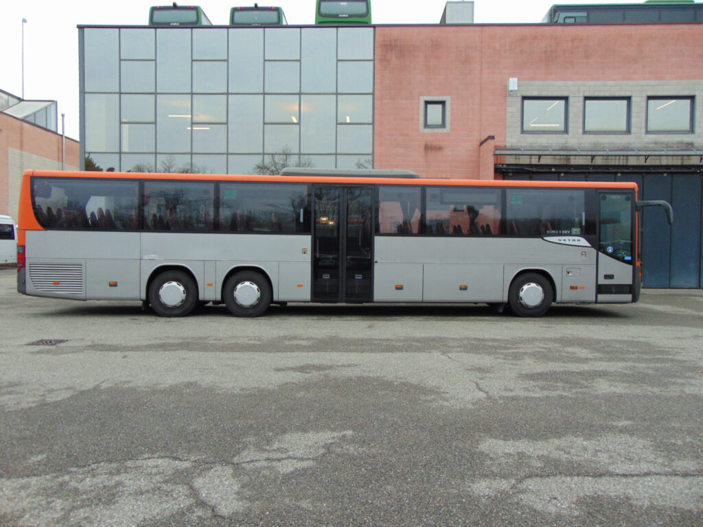 Esikaupunkien linja N.1 SETRA S 417 UL – Anno 2009: kuva Esikaupunkien linja N.1 SETRA S 417 UL – Anno 2009