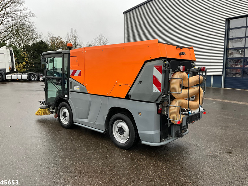 Kärcher MC 250 Just 16.579 km! - Lakaisuauto: kuva Kärcher MC 250 Just 16.579 km! - Lakaisuauto Kärcher MC 250 Just 16.579 km! - Lakaisuauto: kuva Kärcher MC 250 Just 16.579 km! - Lakaisuauto