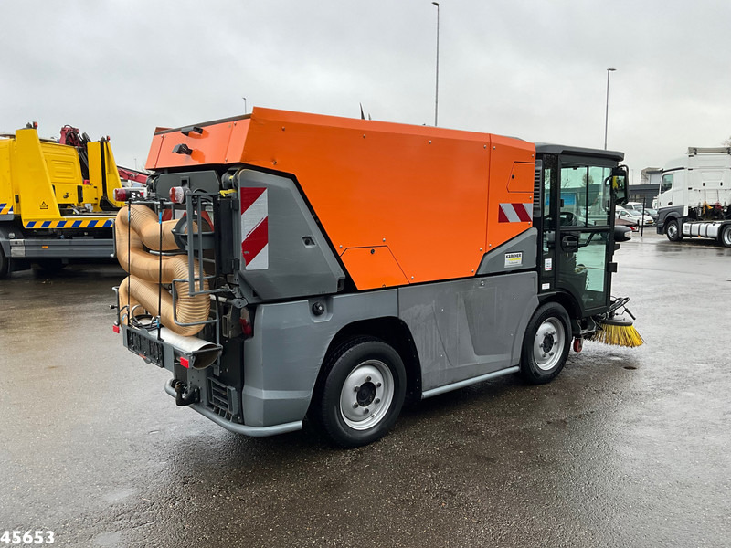 Kärcher MC 250 Just 16.579 km! - Lakaisuauto: kuva Kärcher MC 250 Just 16.579 km! - Lakaisuauto Kärcher MC 250 Just 16.579 km! - Lakaisuauto: kuva Kärcher MC 250 Just 16.579 km! - Lakaisuauto