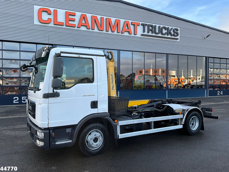 MAN TGL 12.250 Palfinger haakarmsysteem - Koukkulava kuorma-auto: kuva MAN TGL 12.250 Palfinger haakarmsysteem - Koukkulava kuorma-auto MAN TGL 12.250 Palfinger haakarmsysteem - Koukkulava kuorma-auto: kuva MAN TGL 12.250 Palfinger haakarmsysteem - Koukkulava kuorma-auto