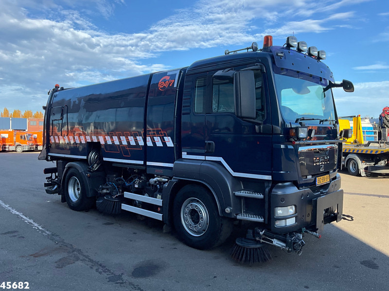 MAN TGS 18.320 Manual Gearbox Brock Wegdekreinger links en rechtsvegend! - Lakaisuauto: kuva MAN TGS 18.320 Manual Gearbox Brock Wegdekreinger links en rechtsvegend! - Lakaisuauto MAN TGS 18.320 Manual Gearbox Brock Wegdekreinger links en rechtsvegend! - Lakaisuauto: kuva MAN TGS 18.320 Manual Gearbox Brock Wegdekreinger links en rechtsvegend! - Lakaisuauto