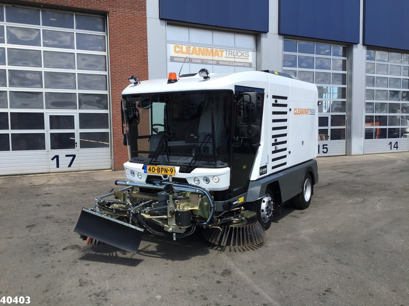 Ravo 5-SERIES 580 with 3-rd brush - Lakaisuauto: kuva Ravo 5-SERIES 580 with 3-rd brush - Lakaisuauto Ravo 5-SERIES 580 with 3-rd brush - Lakaisuauto: kuva Ravo 5-SERIES 580 with 3-rd brush - Lakaisuauto