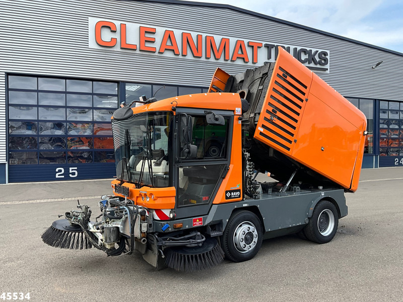 Ravo 5-Serie 580 with 3-rd brush - Lakaisuauto: kuva Ravo 5-Serie 580 with 3-rd brush - Lakaisuauto Ravo 5-Serie 580 with 3-rd brush - Lakaisuauto: kuva Ravo 5-Serie 580 with 3-rd brush - Lakaisuauto