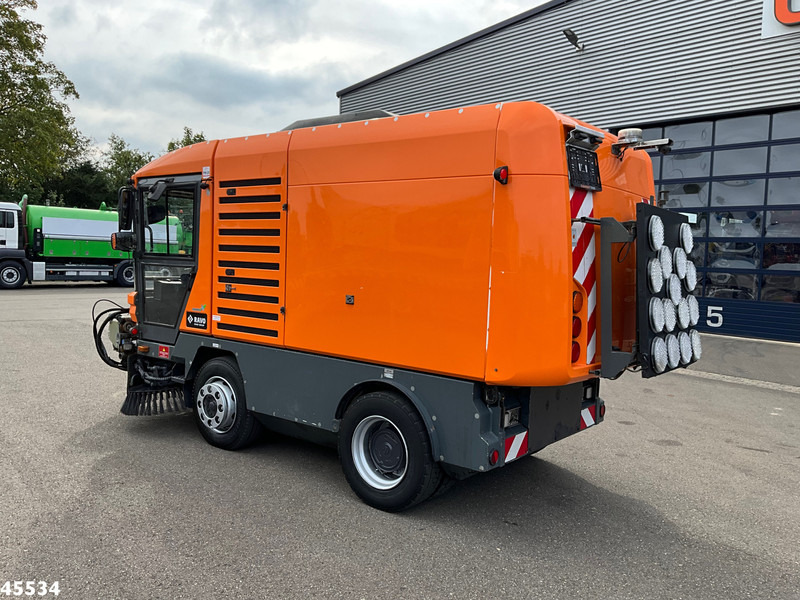 Ravo 5-Serie 580 with 3-rd brush - Lakaisuauto: kuva Ravo 5-Serie 580 with 3-rd brush - Lakaisuauto Ravo 5-Serie 580 with 3-rd brush - Lakaisuauto: kuva Ravo 5-Serie 580 with 3-rd brush - Lakaisuauto