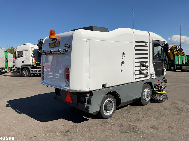 Ravo 540 - Lakaisuauto: kuva Ravo 540 - Lakaisuauto Ravo 540 - Lakaisuauto: kuva Ravo 540 - Lakaisuauto