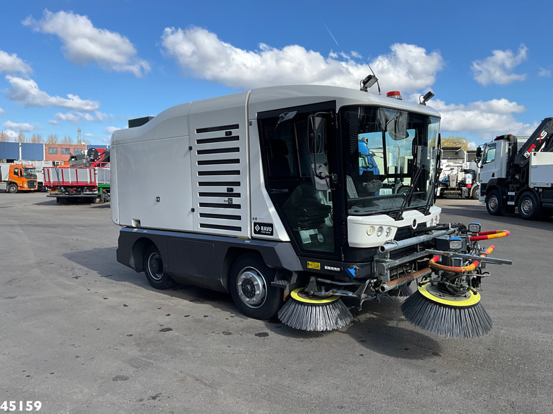 Ravo 540 CD Euro 6 with 3-rd brush - Lakaisuauto: kuva Ravo 540 CD Euro 6 with 3-rd brush - Lakaisuauto Ravo 540 CD Euro 6 with 3-rd brush - Lakaisuauto: kuva Ravo 540 CD Euro 6 with 3-rd brush - Lakaisuauto