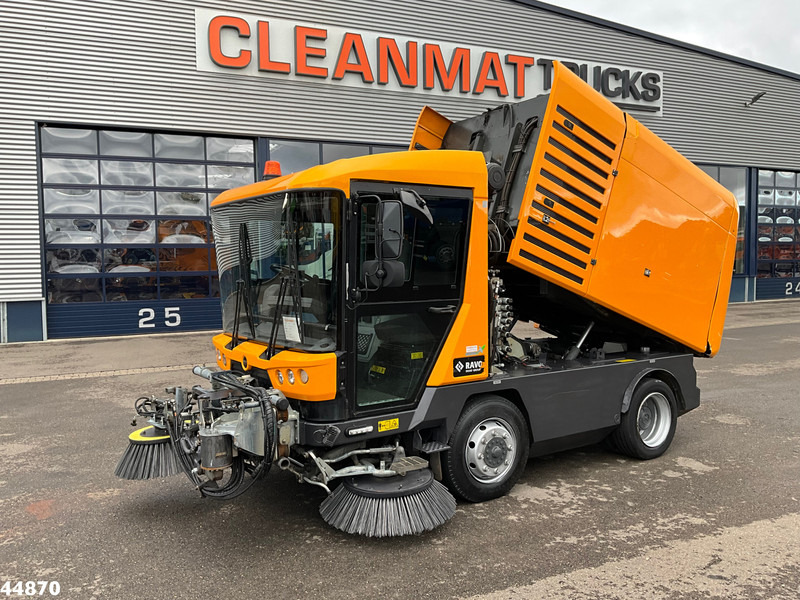 Ravo 540 with 3-rd brush - Lakaisuauto: kuva Ravo 540 with 3-rd brush - Lakaisuauto Ravo 540 with 3-rd brush - Lakaisuauto: kuva Ravo 540 with 3-rd brush - Lakaisuauto