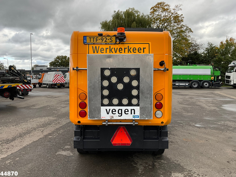 Ravo 540 with 3-rd brush - Lakaisuauto: kuva Ravo 540 with 3-rd brush - Lakaisuauto Ravo 540 with 3-rd brush - Lakaisuauto: kuva Ravo 540 with 3-rd brush - Lakaisuauto