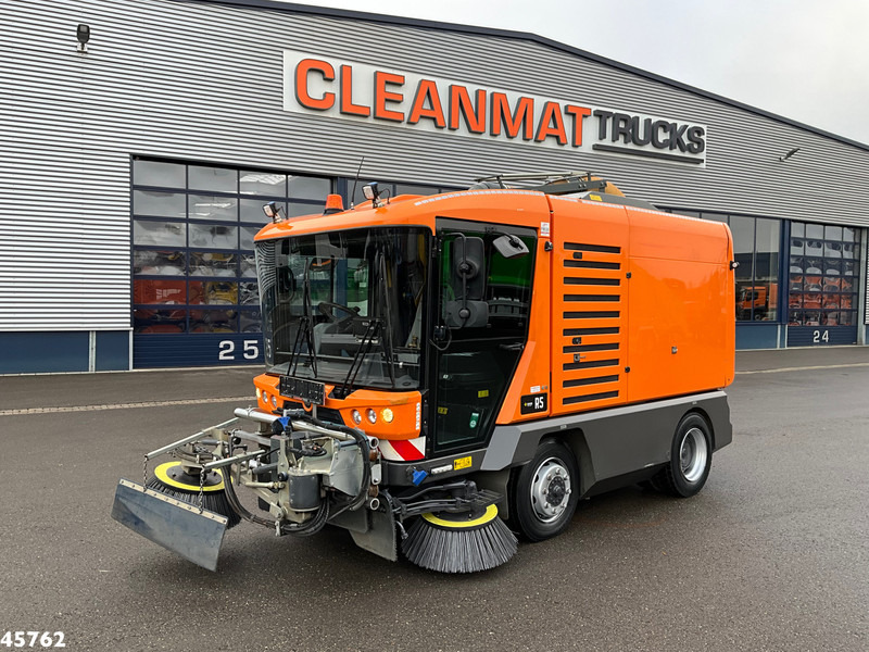 Ravo 580 Euro 6 with 3-rd brush - Lakaisuauto: kuva Ravo 580 Euro 6 with 3-rd brush - Lakaisuauto Ravo 580 Euro 6 with 3-rd brush - Lakaisuauto: kuva Ravo 580 Euro 6 with 3-rd brush - Lakaisuauto