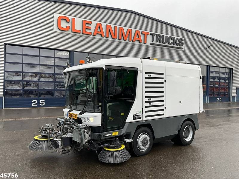 Ravo 580 with 3-rd brush - Lakaisuauto: kuva Ravo 580 with 3-rd brush - Lakaisuauto Ravo 580 with 3-rd brush - Lakaisuauto: kuva Ravo 580 with 3-rd brush - Lakaisuauto