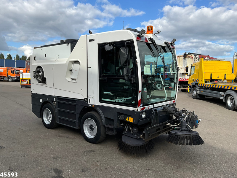 Schmidt Compact 400 Euro 6 with 3-rd brush - Lakaisuauto: kuva Schmidt Compact 400 Euro 6 with 3-rd brush - Lakaisuauto Schmidt Compact 400 Euro 6 with 3-rd brush - Lakaisuauto: kuva Schmidt Compact 400 Euro 6 with 3-rd brush - Lakaisuauto