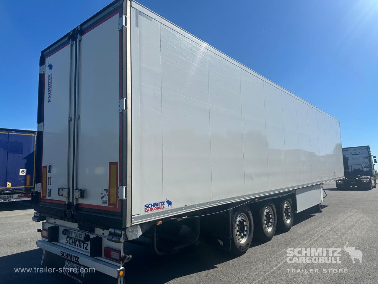 SCHMITZ Reefer Standard - Isoterminen puoliperävaunu: kuva SCHMITZ Reefer Standard - Isoterminen puoliperävaunu SCHMITZ Reefer Standard - Isoterminen puoliperävaunu: kuva SCHMITZ Reefer Standard - Isoterminen puoliperävaunu