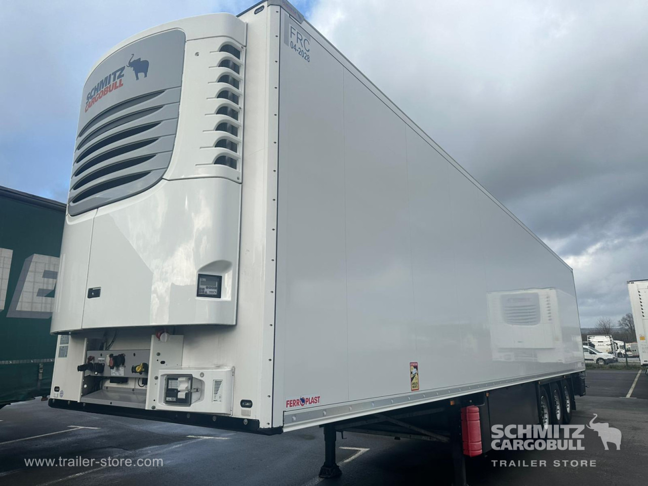 SCHMITZ Reefer Standard - Isoterminen puoliperävaunu: kuva SCHMITZ Reefer Standard - Isoterminen puoliperävaunu SCHMITZ Reefer Standard - Isoterminen puoliperävaunu: kuva SCHMITZ Reefer Standard - Isoterminen puoliperävaunu