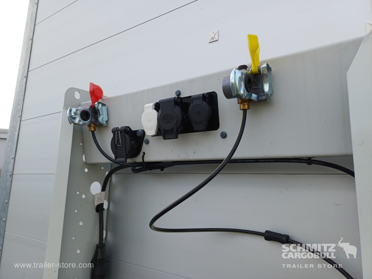 BERGER Auflieger Curtainsider Mega - Pressukapellipuoliperävaunu: kuva BERGER Auflieger Curtainsider Mega - Pressukapellipuoliperävaunu BERGER Auflieger Curtainsider Mega - Pressukapellipuoliperävaunu: kuva BERGER Auflieger Curtainsider Mega - Pressukapellipuoliperävaunu