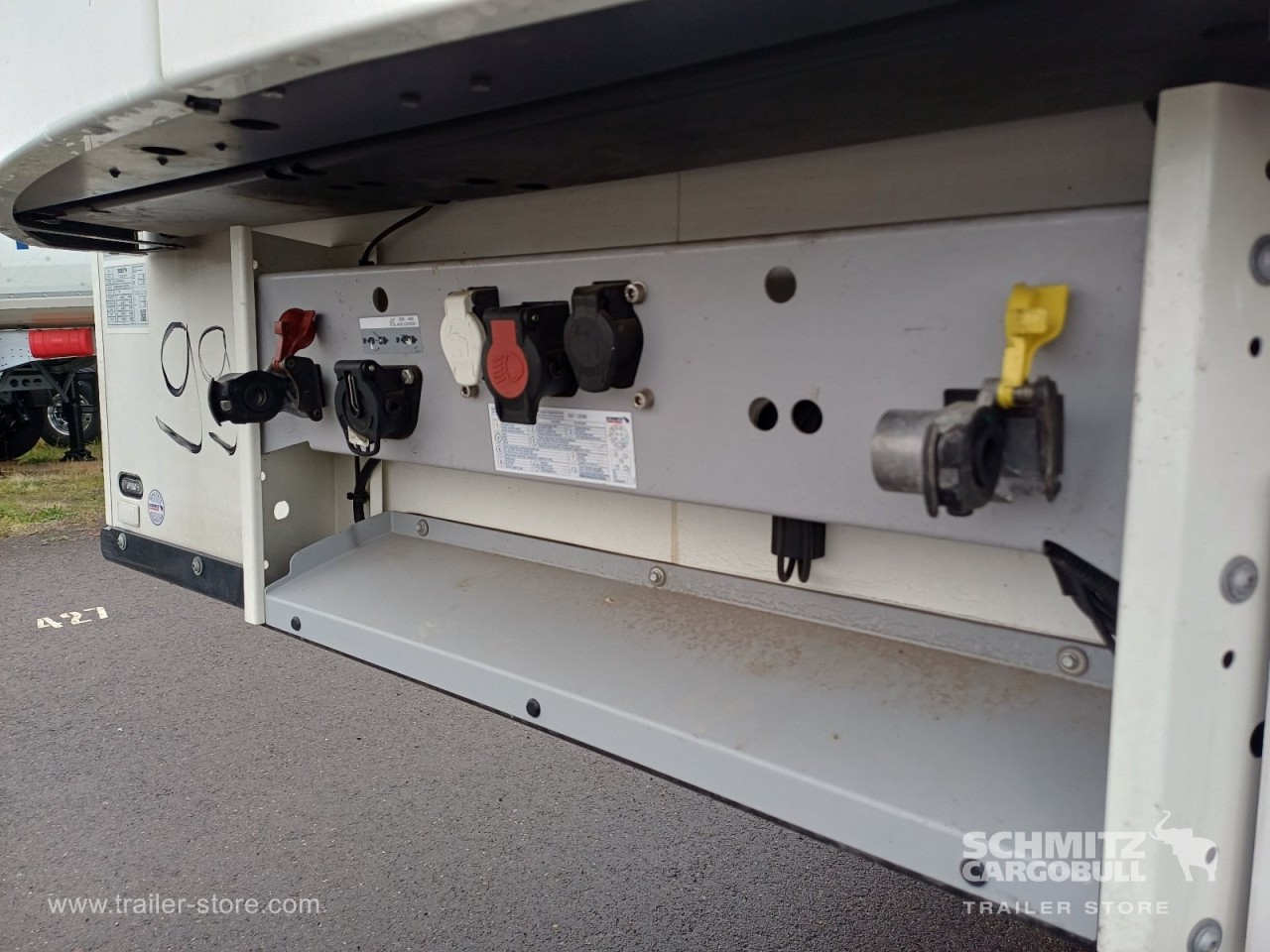 SCHMITZ Auflieger Tiefkühler Fleischhang - Isoterminen puoliperävaunu: kuva SCHMITZ Auflieger Tiefkühler Fleischhang - Isoterminen puoliperävaunu SCHMITZ Auflieger Tiefkühler Fleischhang - Isoterminen puoliperävaunu: kuva SCHMITZ Auflieger Tiefkühler Fleischhang - Isoterminen puoliperävaunu