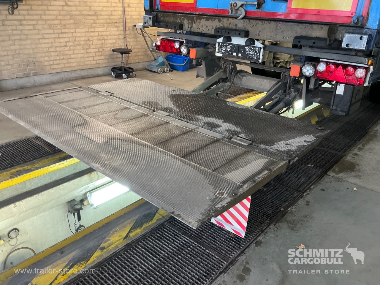 SCHMITZ Dryfreight Standard Taillift - Umpikori puoliperävaunu: kuva SCHMITZ Dryfreight Standard Taillift - Umpikori puoliperävaunu SCHMITZ Dryfreight Standard Taillift - Umpikori puoliperävaunu: kuva SCHMITZ Dryfreight Standard Taillift - Umpikori puoliperävaunu