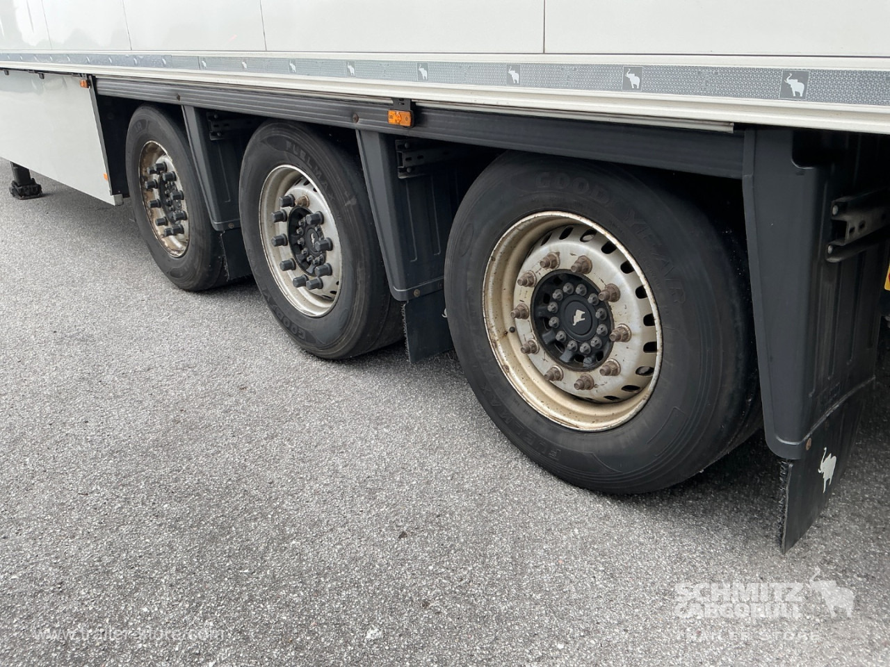 SCHMITZ Reefer Meat hanging system - Isoterminen puoliperävaunu: kuva SCHMITZ Reefer Meat hanging system - Isoterminen puoliperävaunu SCHMITZ Reefer Meat hanging system - Isoterminen puoliperävaunu: kuva SCHMITZ Reefer Meat hanging system - Isoterminen puoliperävaunu