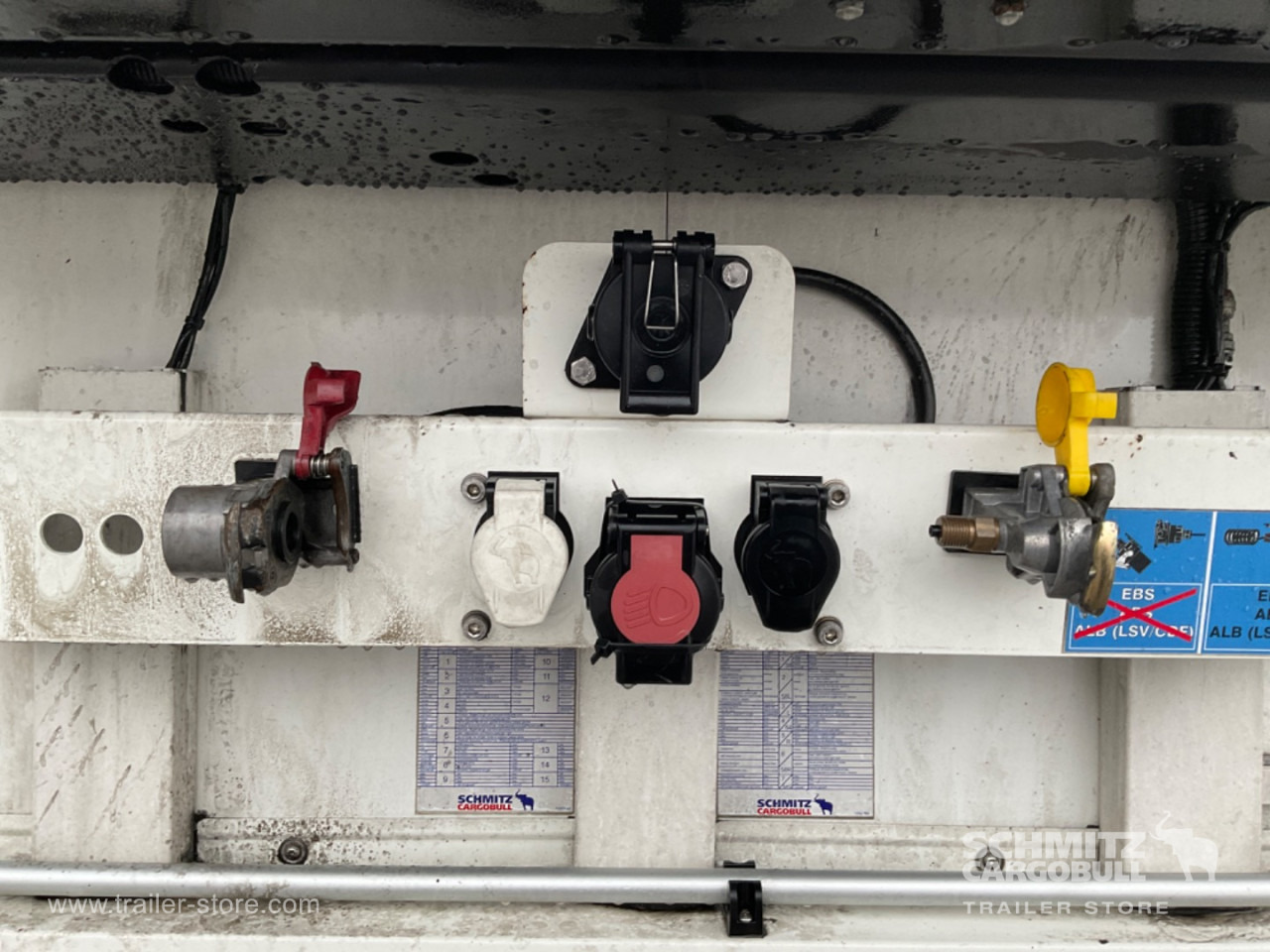 SCHMITZ Reefer Multitemp Double deck - Isoterminen puoliperävaunu: kuva SCHMITZ Reefer Multitemp Double deck - Isoterminen puoliperävaunu SCHMITZ Reefer Multitemp Double deck - Isoterminen puoliperävaunu: kuva SCHMITZ Reefer Multitemp Double deck - Isoterminen puoliperävaunu