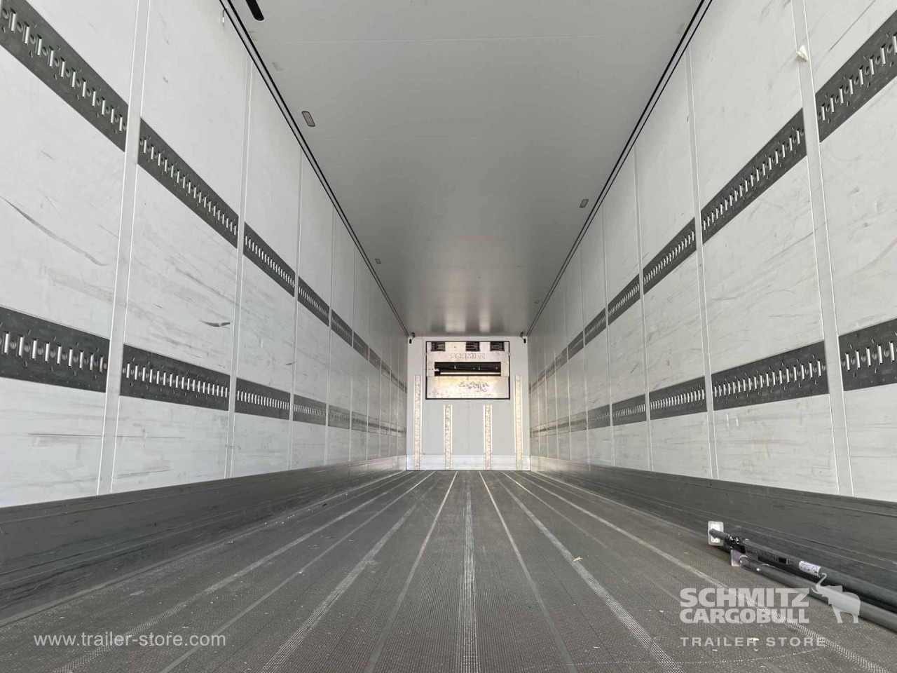 SCHMITZ Semiremolque Frigo Standard - Isoterminen puoliperävaunu: kuva SCHMITZ Semiremolque Frigo Standard - Isoterminen puoliperävaunu SCHMITZ Semiremolque Frigo Standard - Isoterminen puoliperävaunu: kuva SCHMITZ Semiremolque Frigo Standard - Isoterminen puoliperävaunu