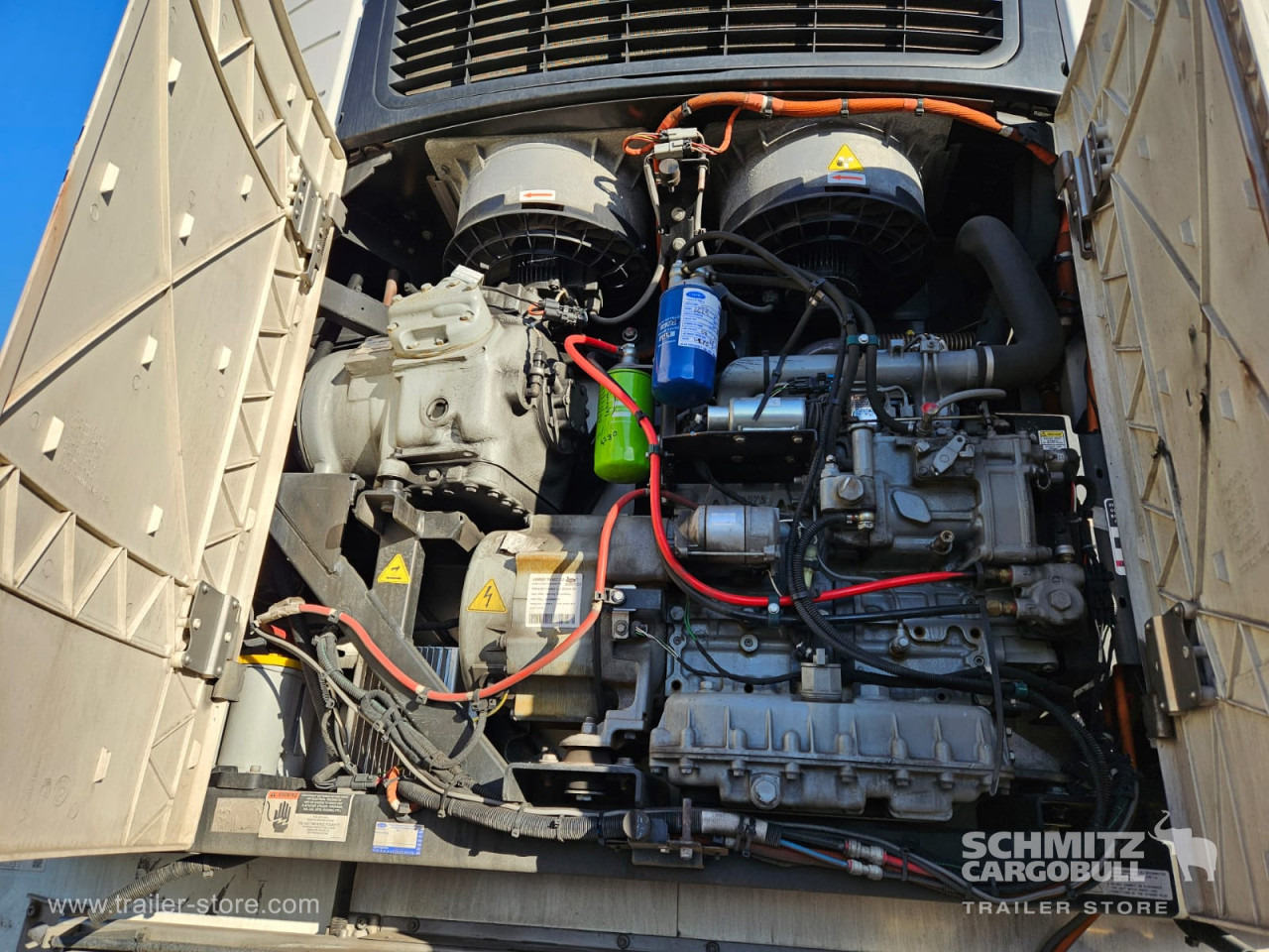 SCHMITZ Reefer Multitemp Taillift - Isoterminen puoliperävaunu: kuva SCHMITZ Reefer Multitemp Taillift - Isoterminen puoliperävaunu SCHMITZ Reefer Multitemp Taillift - Isoterminen puoliperävaunu: kuva SCHMITZ Reefer Multitemp Taillift - Isoterminen puoliperävaunu