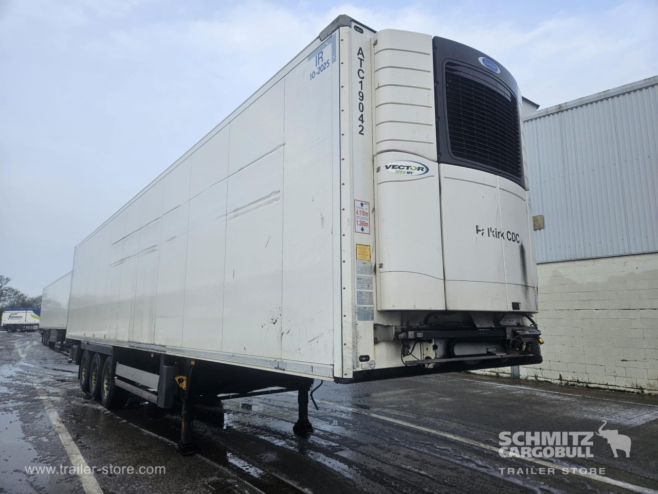 SCHMITZ Reefer Multitemp - Isoterminen puoliperävaunu: kuva SCHMITZ Reefer Multitemp - Isoterminen puoliperävaunu SCHMITZ Reefer Multitemp - Isoterminen puoliperävaunu: kuva SCHMITZ Reefer Multitemp - Isoterminen puoliperävaunu