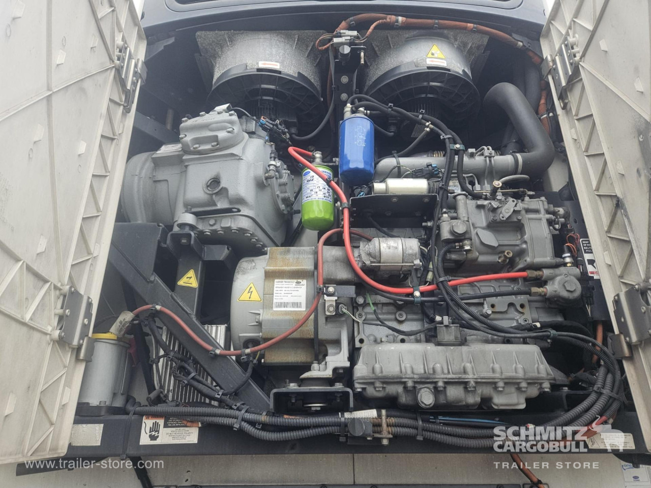 SCHMITZ Reefer Multitemp - Isoterminen puoliperävaunu: kuva SCHMITZ Reefer Multitemp - Isoterminen puoliperävaunu SCHMITZ Reefer Multitemp - Isoterminen puoliperävaunu: kuva SCHMITZ Reefer Multitemp - Isoterminen puoliperävaunu