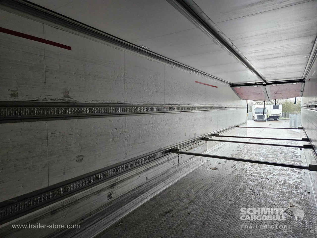 SCHMITZ Reefer Multitemp - Isoterminen puoliperävaunu: kuva SCHMITZ Reefer Multitemp - Isoterminen puoliperävaunu SCHMITZ Reefer Multitemp - Isoterminen puoliperävaunu: kuva SCHMITZ Reefer Multitemp - Isoterminen puoliperävaunu