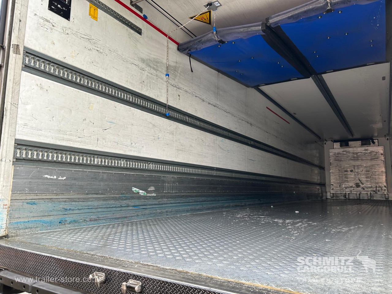 SCHMITZ Reefer Multitemp - Isoterminen puoliperävaunu: kuva SCHMITZ Reefer Multitemp - Isoterminen puoliperävaunu SCHMITZ Reefer Multitemp - Isoterminen puoliperävaunu: kuva SCHMITZ Reefer Multitemp - Isoterminen puoliperävaunu